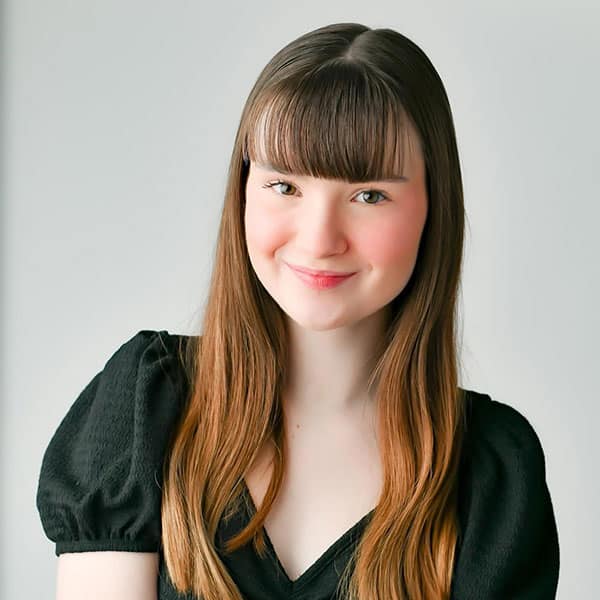 Rebecca Wren Headshot 600x600