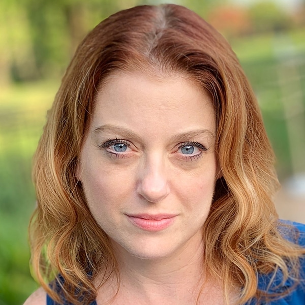 Laurie Headshot 600x600