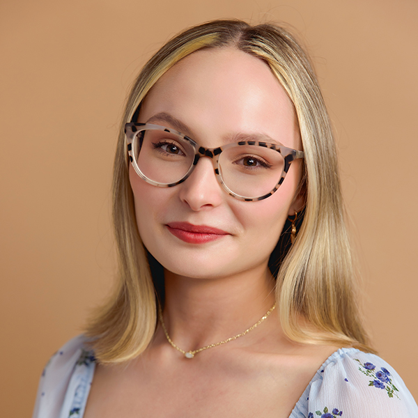 Bethany Cantrelle Headshot 2 600x600