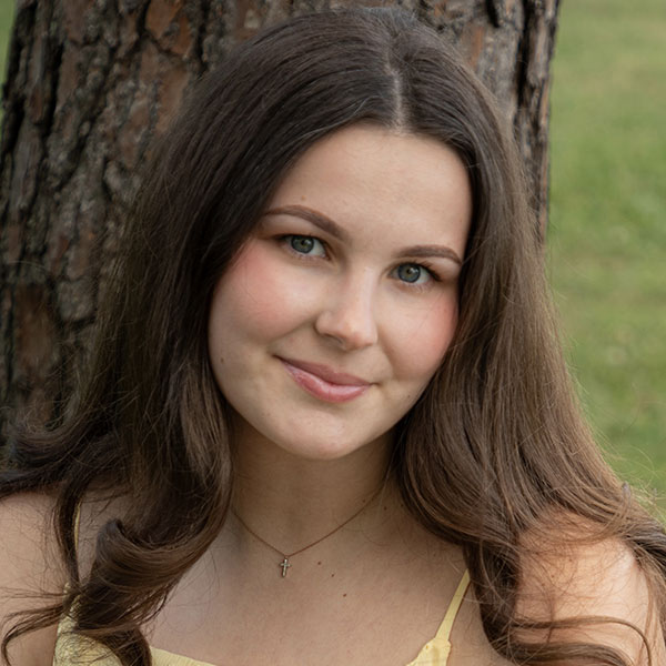 Mia Bordelon Headshot 600x600