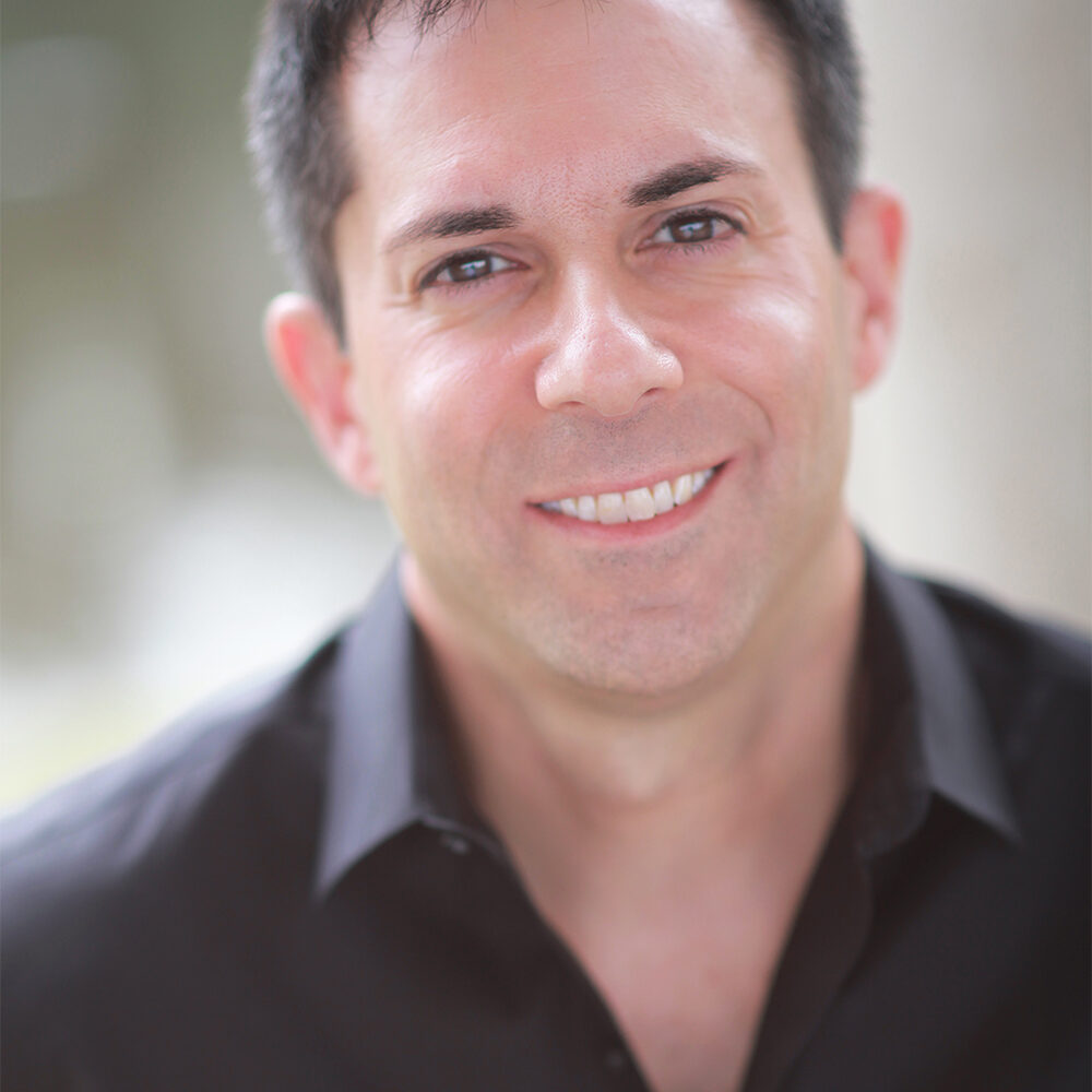 Leon Contavesprie_headshot